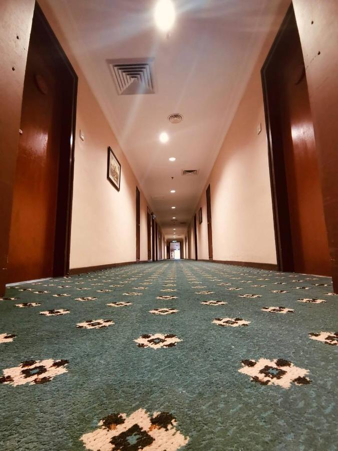 Seaview Deluxe Studio Couples Room S Танджунг Бунга Екстериор снимка
