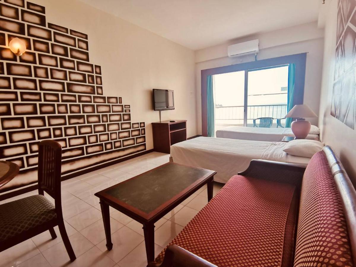 Seaview Deluxe Studio Couples Room S Танджунг Бунга Екстериор снимка