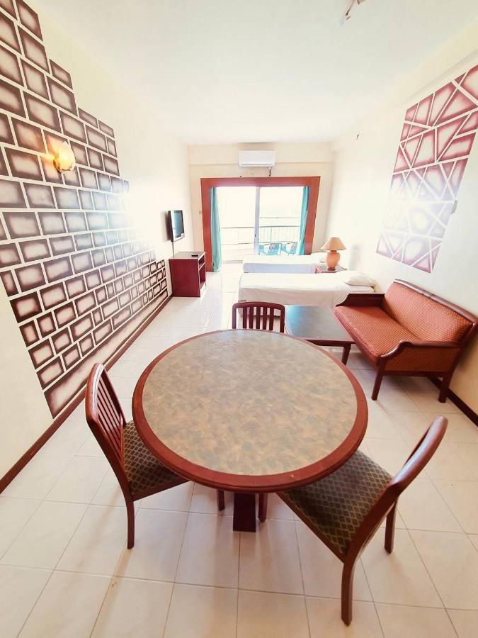 Seaview Deluxe Studio Couples Room S Танджунг Бунга Екстериор снимка