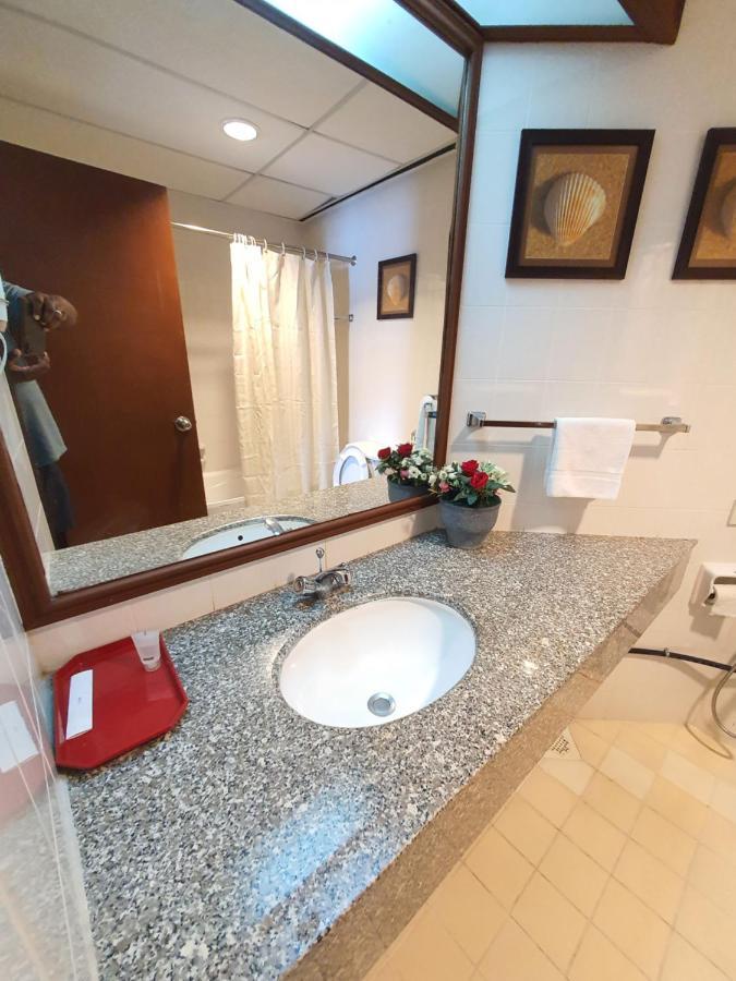 Seaview Deluxe Studio Couples Room S Танджунг Бунга Екстериор снимка