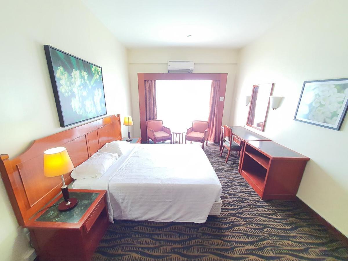 Seaview Deluxe Studio Couples Room S Танджунг Бунга Екстериор снимка