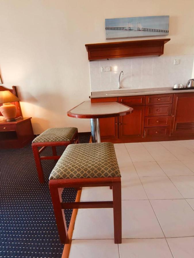 Seaview Deluxe Studio Couples Room S Танджунг Бунга Екстериор снимка