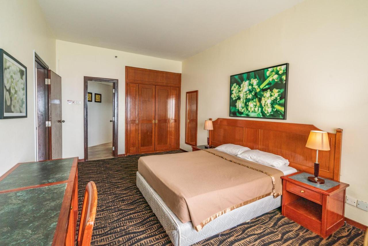 Seaview Deluxe Studio Couples Room S Танджунг Бунга Екстериор снимка