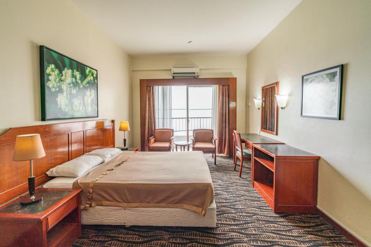 Seaview Deluxe Studio Couples Room S Танджунг Бунга Екстериор снимка