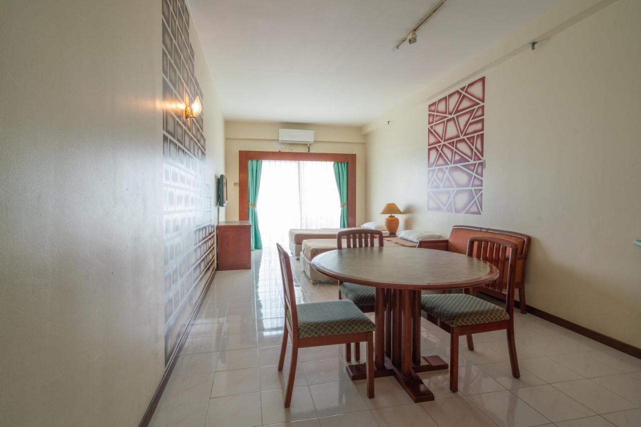 Seaview Deluxe Studio Couples Room S Танджунг Бунга Екстериор снимка