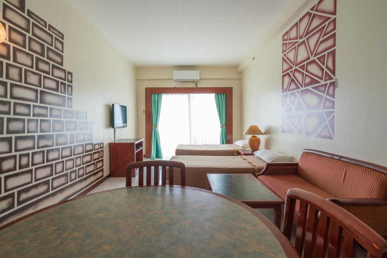 Seaview Deluxe Studio Couples Room S Танджунг Бунга Екстериор снимка
