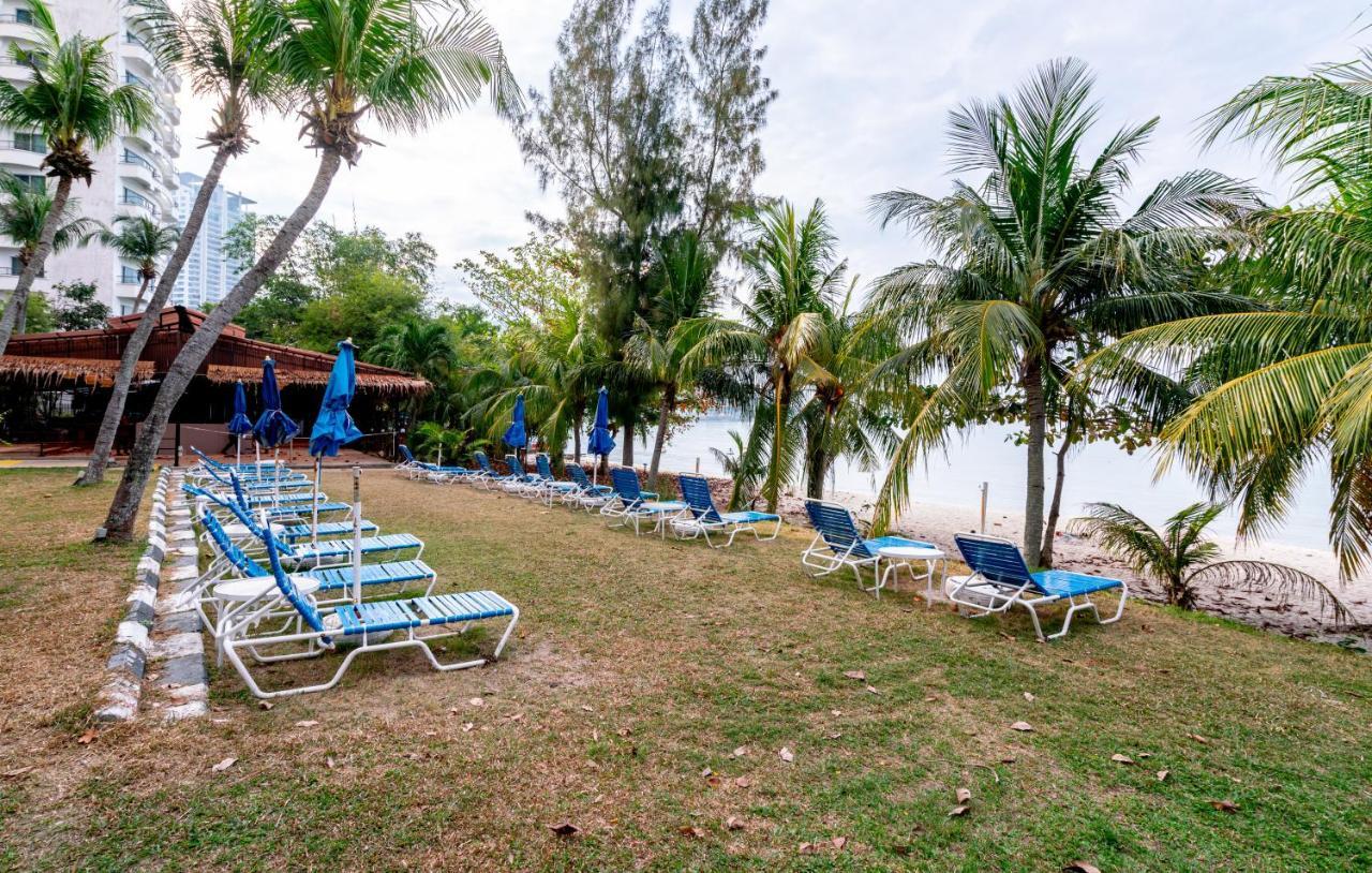 Seaview Deluxe Studio Couples Room S Танджунг Бунга Екстериор снимка